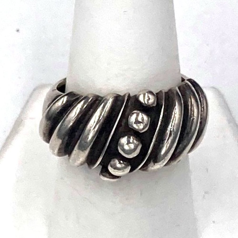 Vintage Sterling Silver Ring Ridged with Raindrops